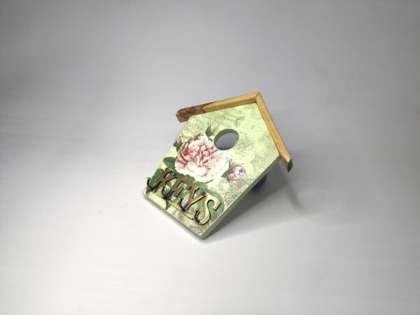 Wall-mounted Peony House key holder with elegant peony floral print