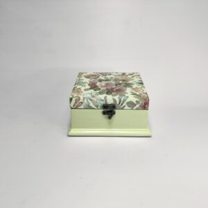 Vintage garden jewellery box with elegant floral design