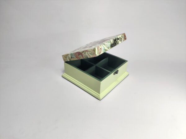 Vintage garden jewellery box with elegant floral design